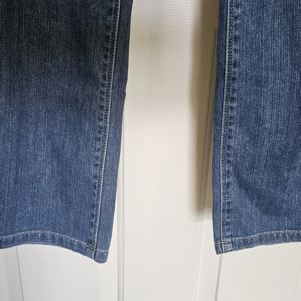 White House Black Market Blanc Distressed Jeans Women's Sz 6 Crop - Picture 7 of 15